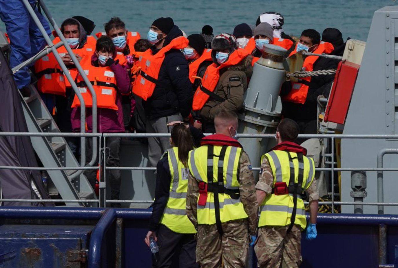 Μεγάλη Βρετανία: Η κυβέρνηση Σούνακ θα στεγάζει αιτούντες άσυλο σε στρατιωτικές βάσεις