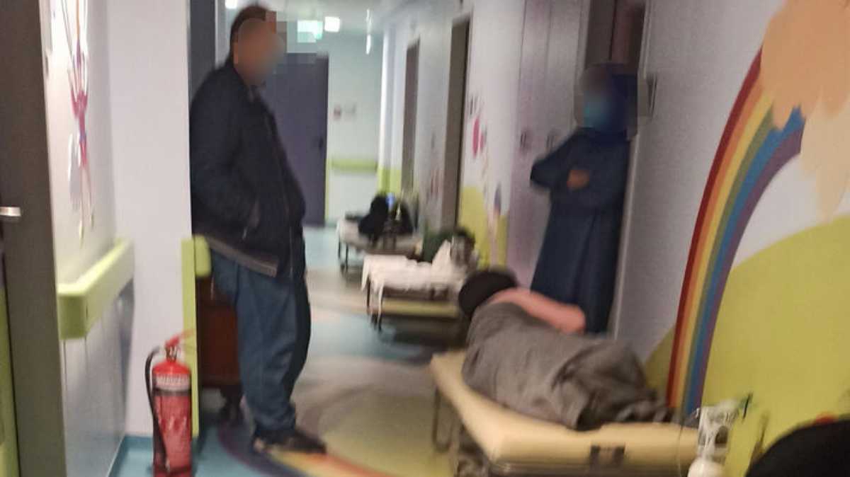 Εικόνες ντροπής: Παιδιά σε ράντζα στο παιδιατρικό νοσοκομείο!