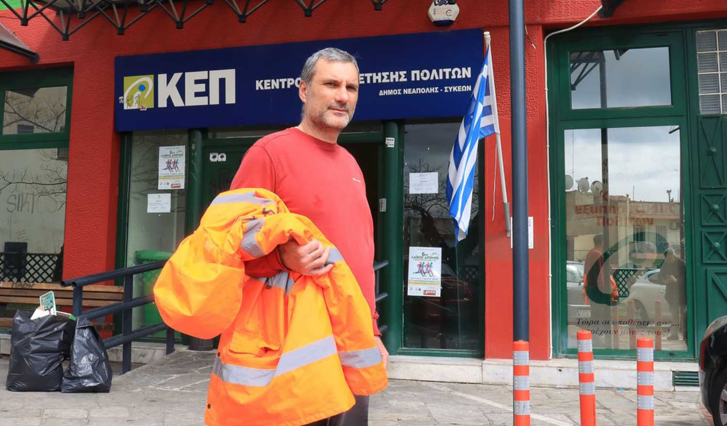 Εργαζόμενος στην καθαριότητα Δήμου βρήκε και παρέδωσε πορτοφόλι με 1.500 ευρώ