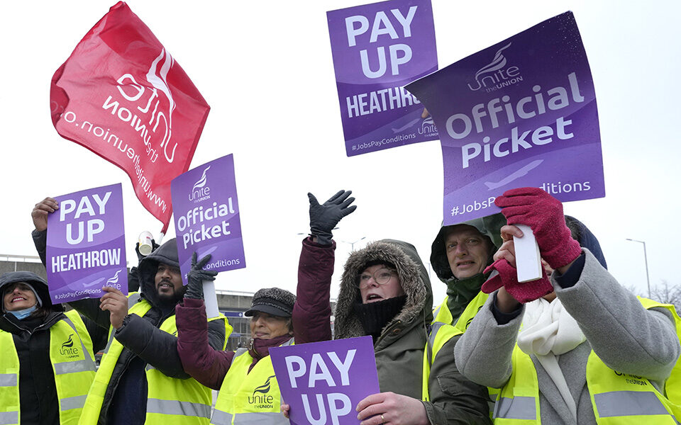 Μεγάλη Βρετανία: Οι υγειονομικοί εργαζόμενοι του συνδικάτου Unite απορρίπτουν τη μισθολογική πρόταση της κυβέρνησης