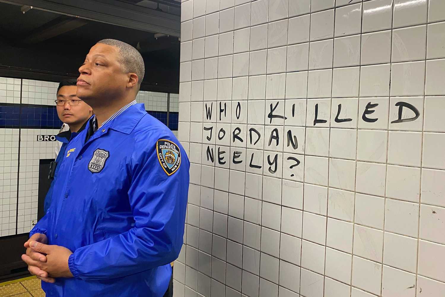 Πεζοναύτης έπνιξε φτωχό καλλιτέχνη δρόμου που παρακαλούσε για νερό και φαγητό στο μετρό