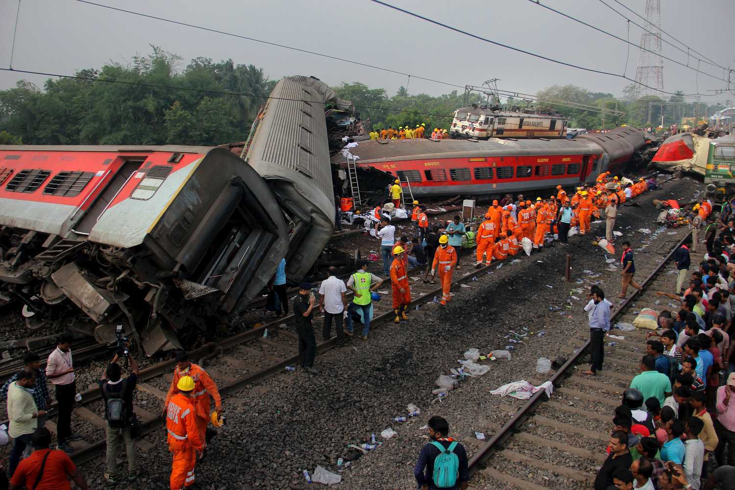 Ινδία: Τουλάχιστον 288 νεκροί και 850 τραυματίες από τη σύγκρουση τρένων