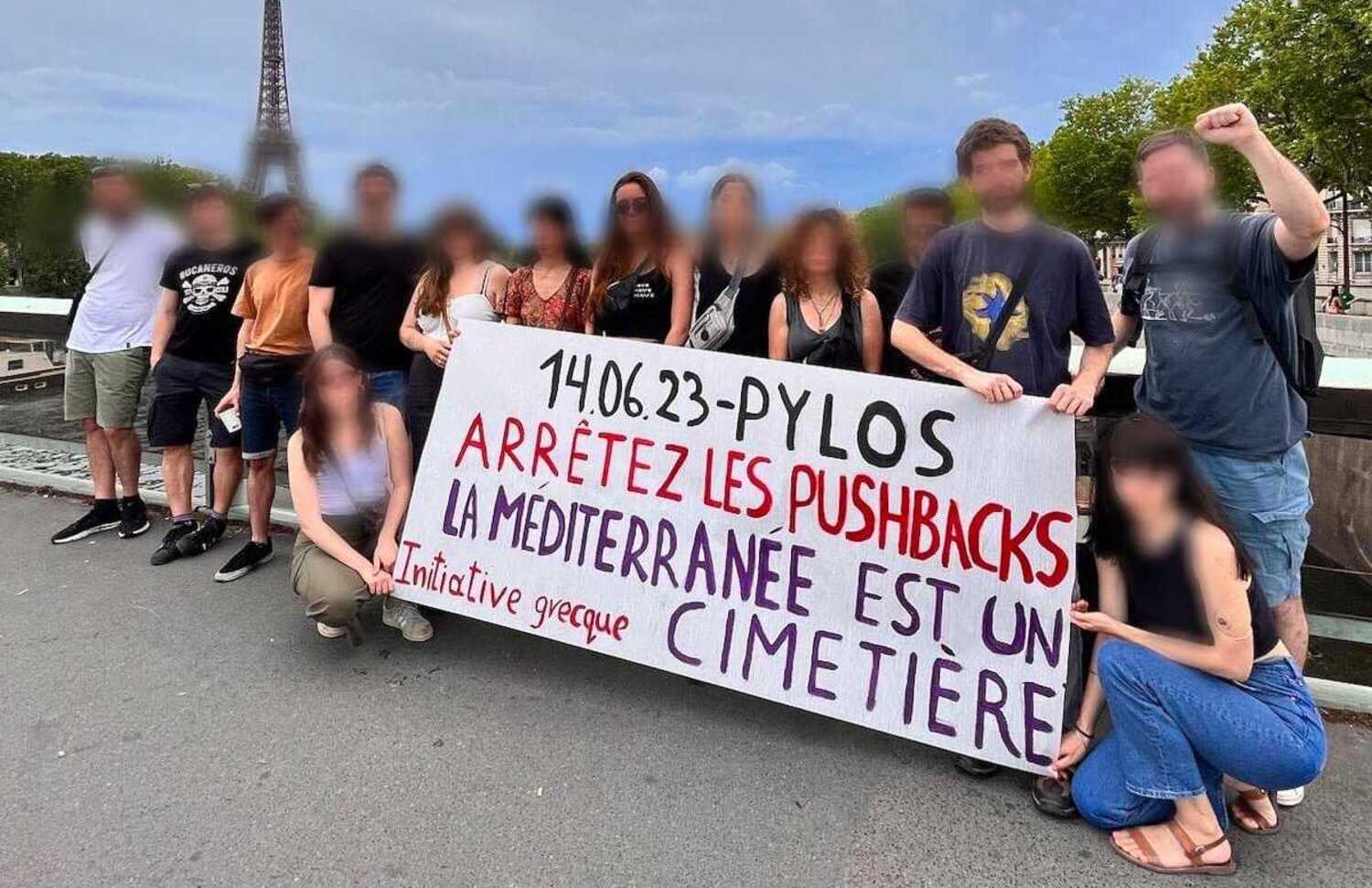 Ναυάγιο: Διαμαρτυρία με πανό στο Παρίσι για την πολύνεκρη τραγωδία
