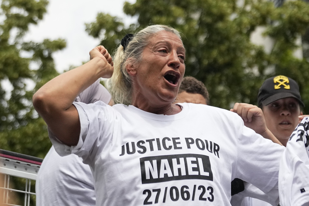 «Δικαιοσύνη για τον Ναέλ»: Ξεσηκωμός διαδηλωτών για τη δολοφονία του 17χρονου