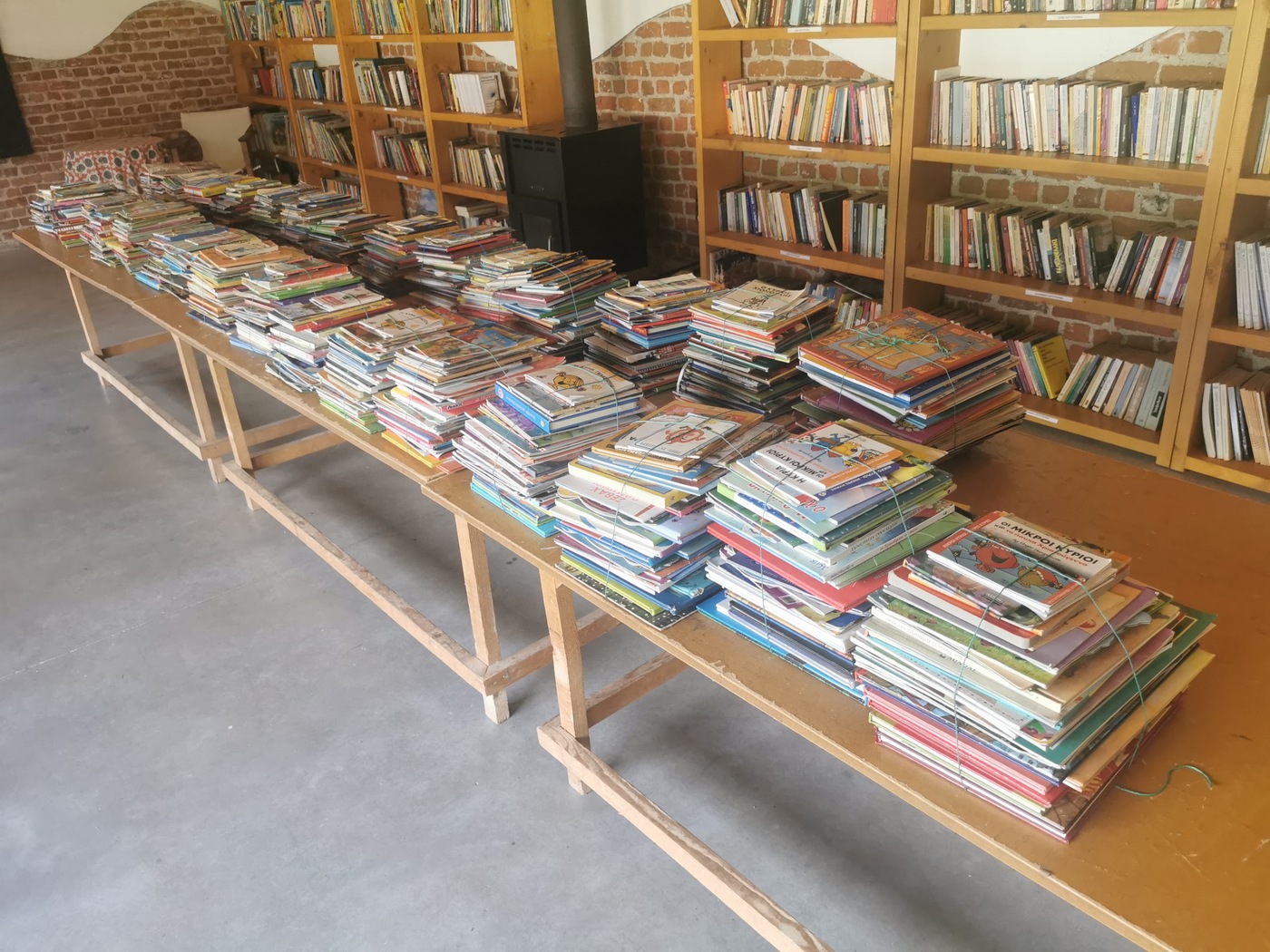 Πιερία: Εθελοντές δώρισαν 1000 βιβλία προσχολικής ηλικίας σε νηπιαγωγεία του νομού