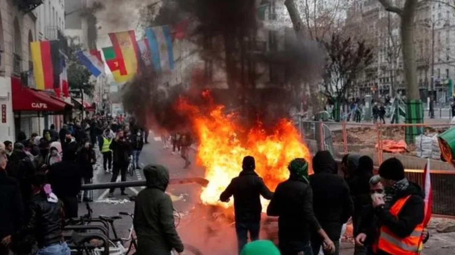 Γαλλία: Συγκρούσεις στην πορεία για τον 17χρονο – Δρακόντεια μέτρα ασφαλείας