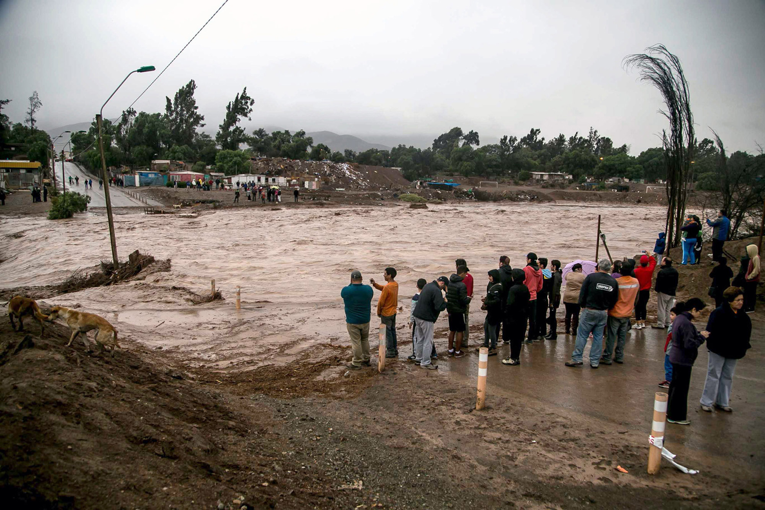 Χιλή: Δύο νεκροί, έξι αγνοούμενοι και χιλιάδες εκτοπισμένοι από τις πλημμύρες
