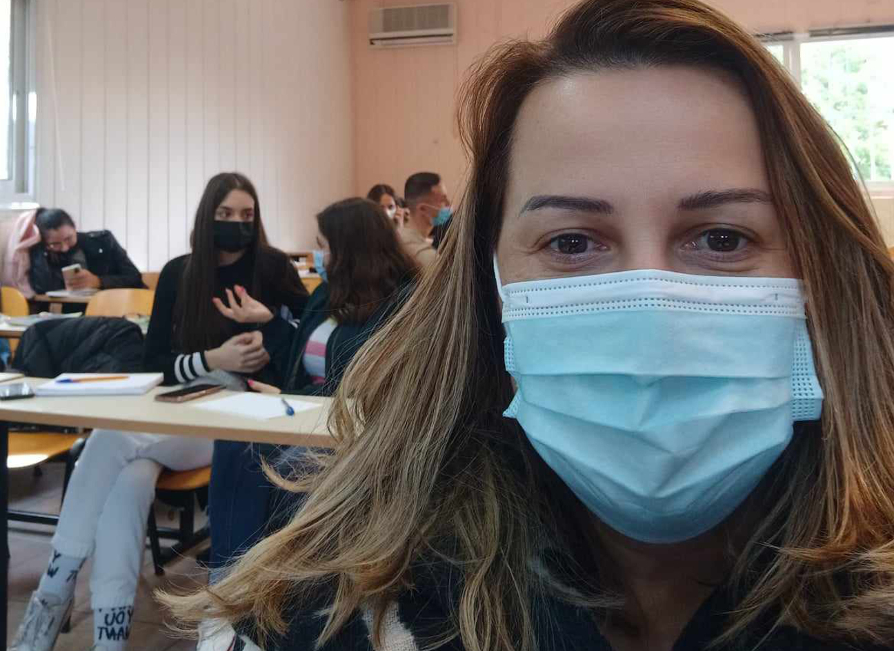 Θεσσαλονίκη: Μητέρα 3 παιδιών με χαλαρή παραπληγία πήρε πτυχίο από το ΑΠΘ