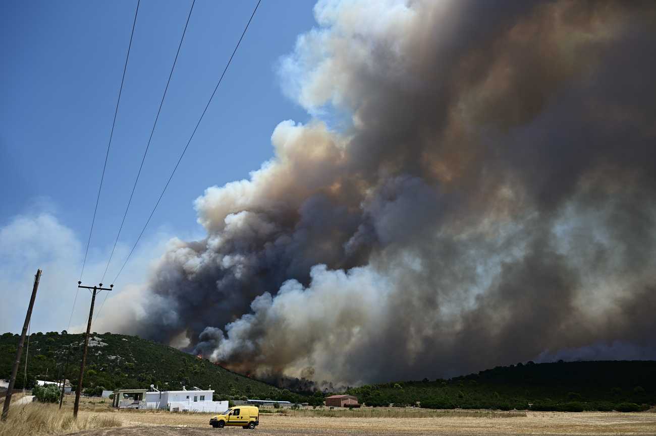 ΠΑΚΟΕ: Εφιάλτης το νέφος από τις πυρκαγιές – Τοξικό κοκτέιλ η ατμόσφαιρα