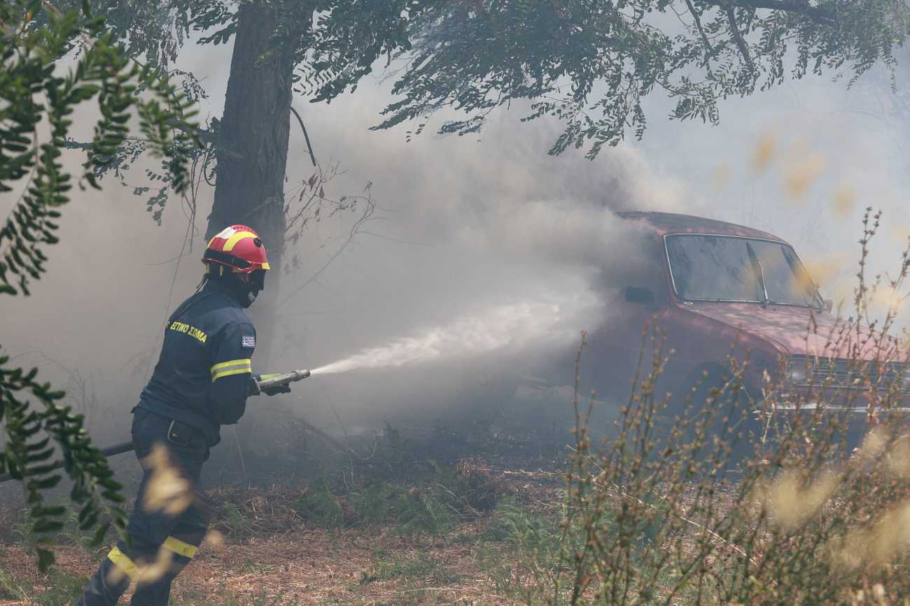 Φωτιές: Συνεχίζεται η μάχη με τις αναζωπυρώσεις σε Ρόδο και Κέρκυρα