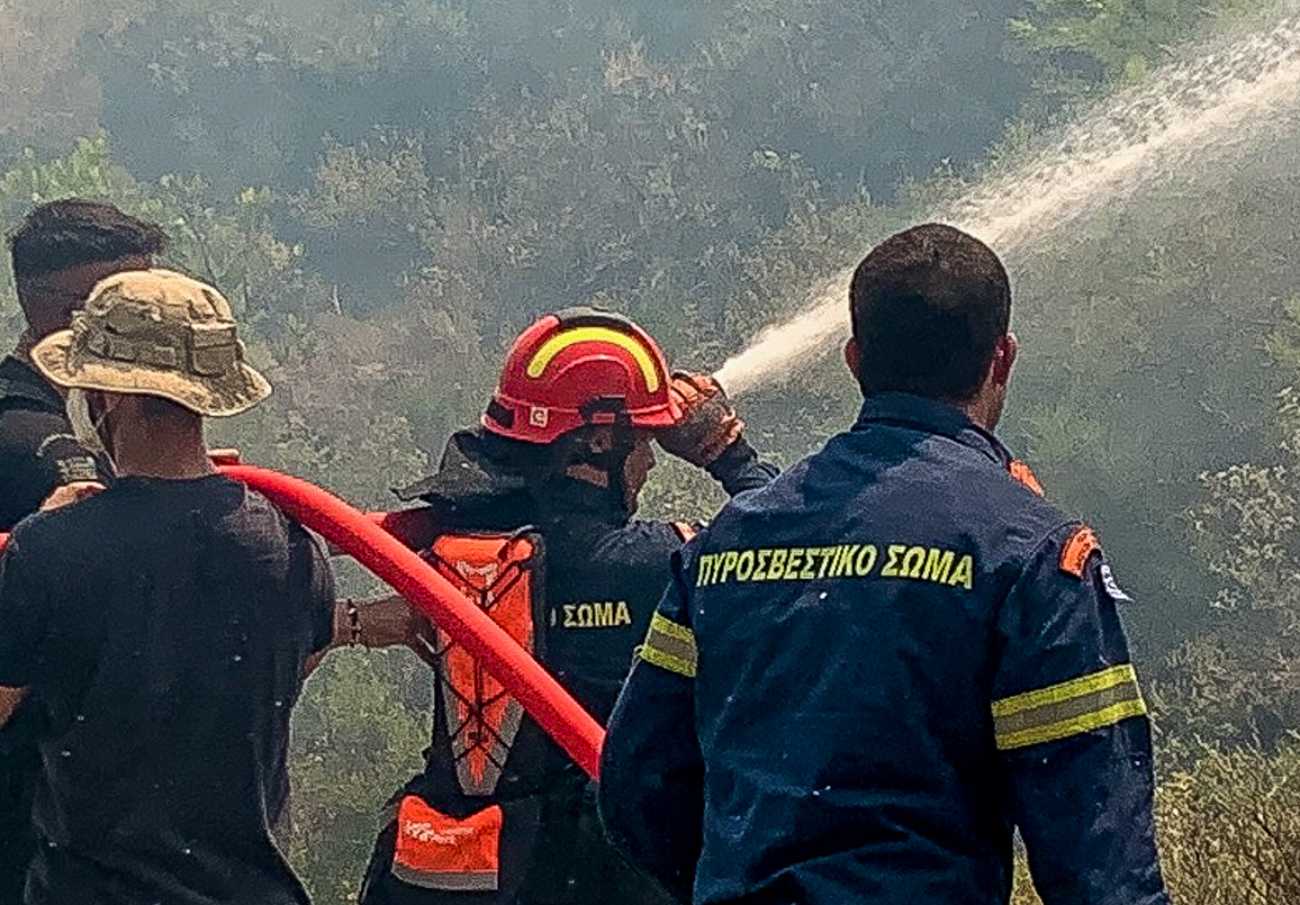 Τραυματίστηκε πυροσβέστης που επιχειρούσε στην πυρκαγιά στο Βελεστίνο