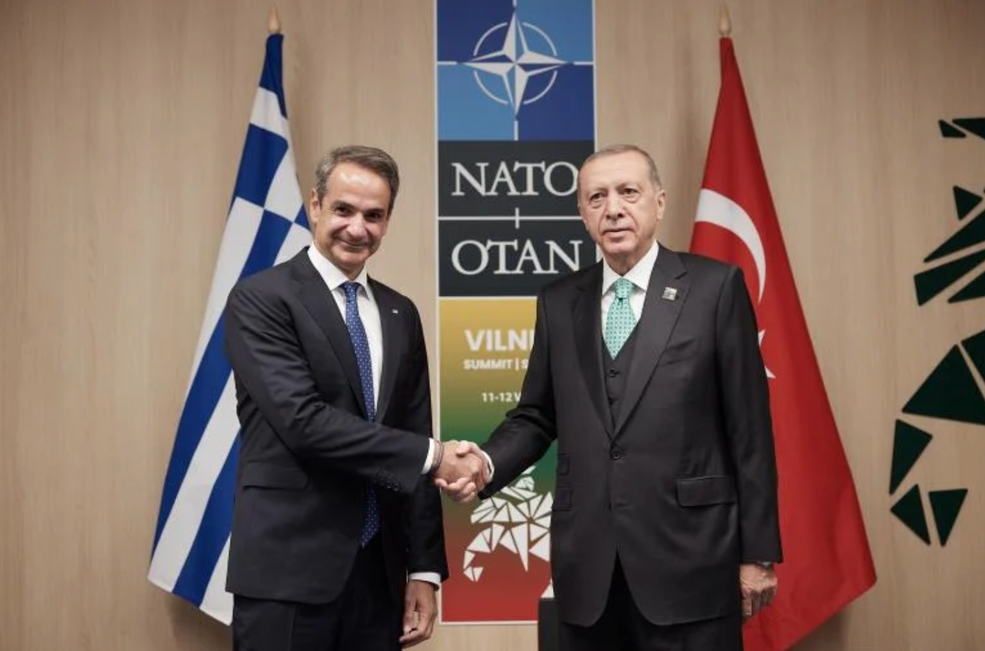Σύνοδος ΝΑΤΟ: Σε «θετικό κλίμα» η συνάντηση Μητσοτάκη – Ερντογάν