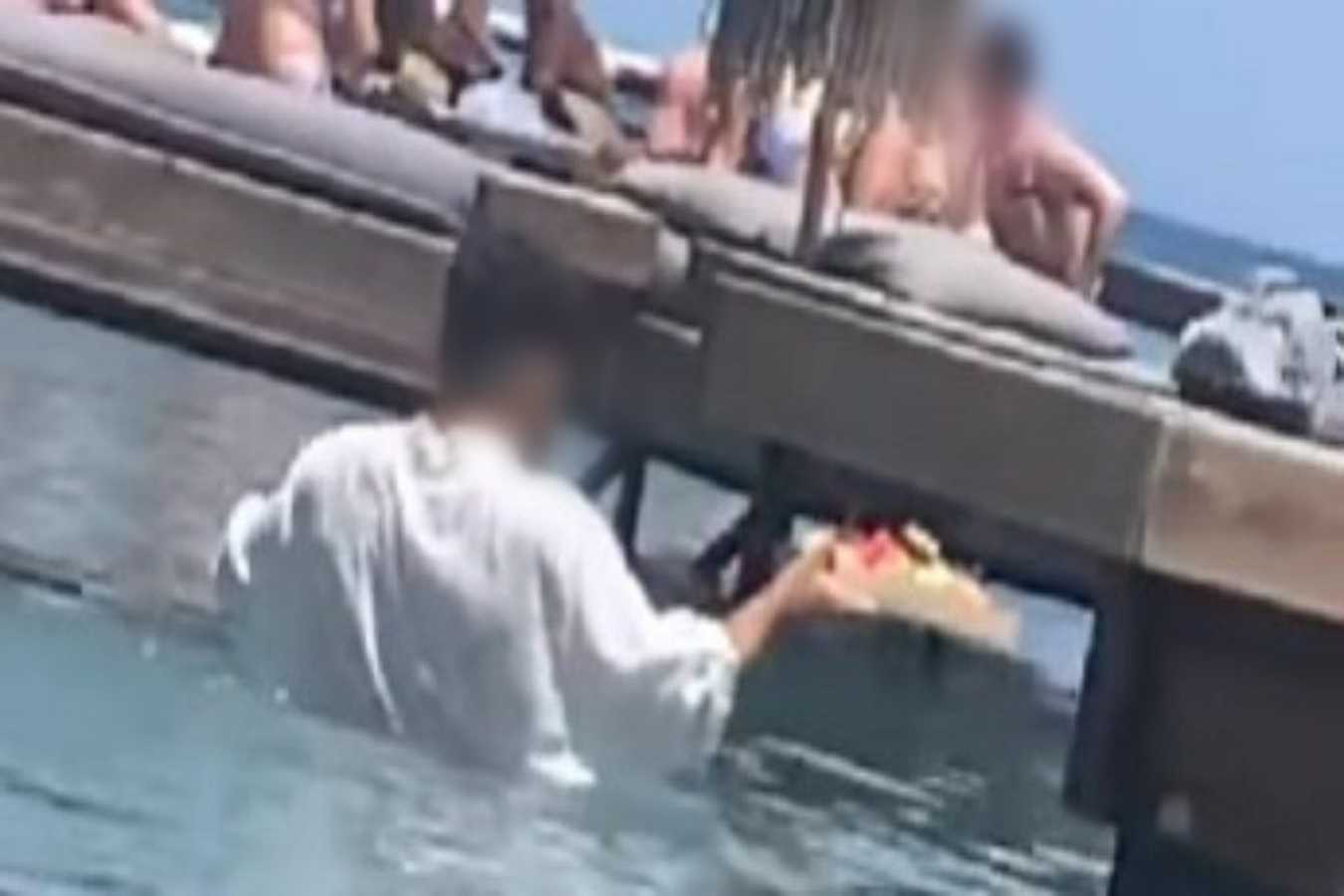 Ρόδος: «Το νερό έφτασε στο στήθος του γιατί είναι κοντός» λέει τώρα ο ιδιοκτήτης του beach bar