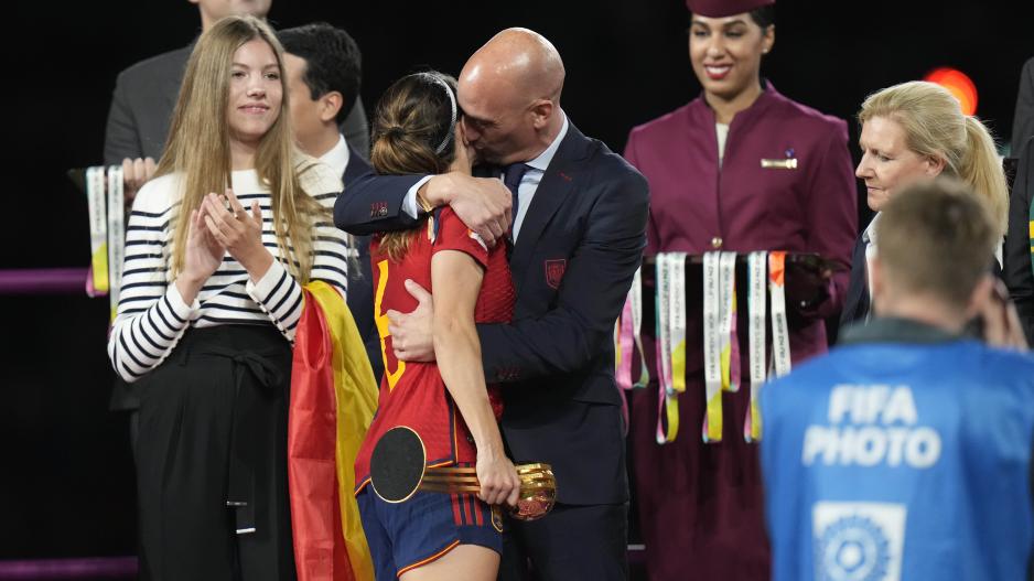 Ο Λουίς Ρουμπιάλες και ο απύθμενος σεξισμός στο ποδόσφαιρο γυναικών