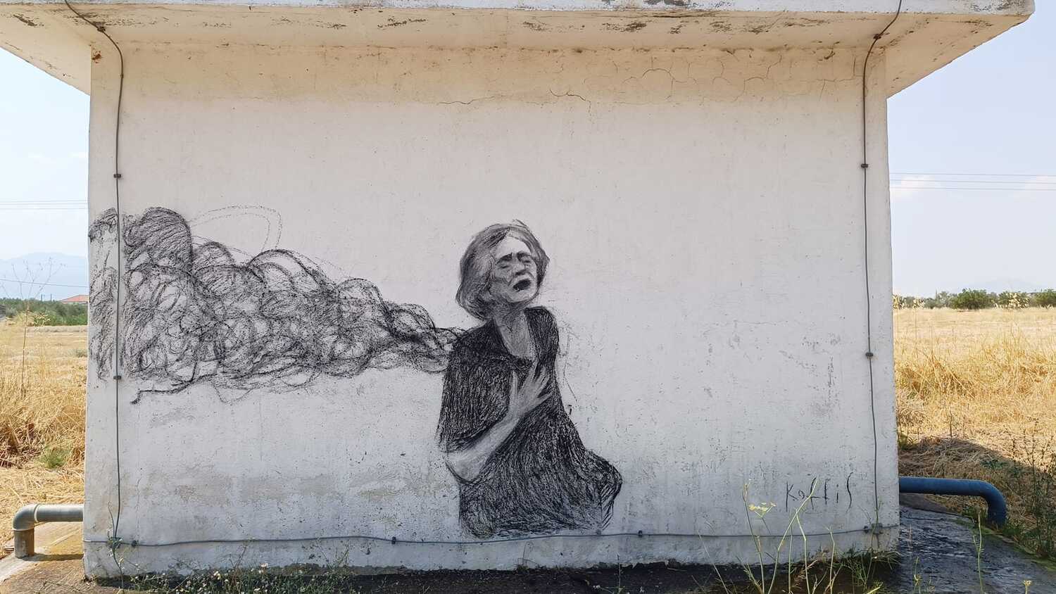Ν. Αγχίαλος: Η «γιαγιά Παναγιώτα» της Εύβοιας έγινε τοιχογραφία με κάρβουνο από τις φωτιές