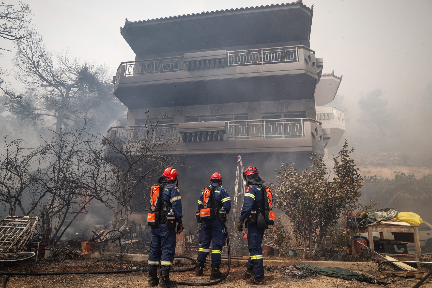 Πυρκαγιά στη Φυλή: Νέο μήνυμα από το 112 «Απομακρυνθείτε προς κέντρο Μενιδίου»
