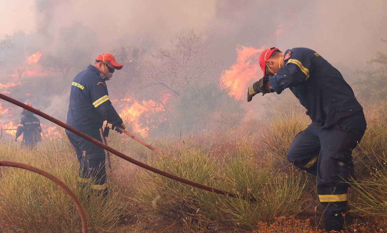 Μεγάλη πυρκαγιά στην Πάρο – Μήνυμα του 112 σε κατοίκους