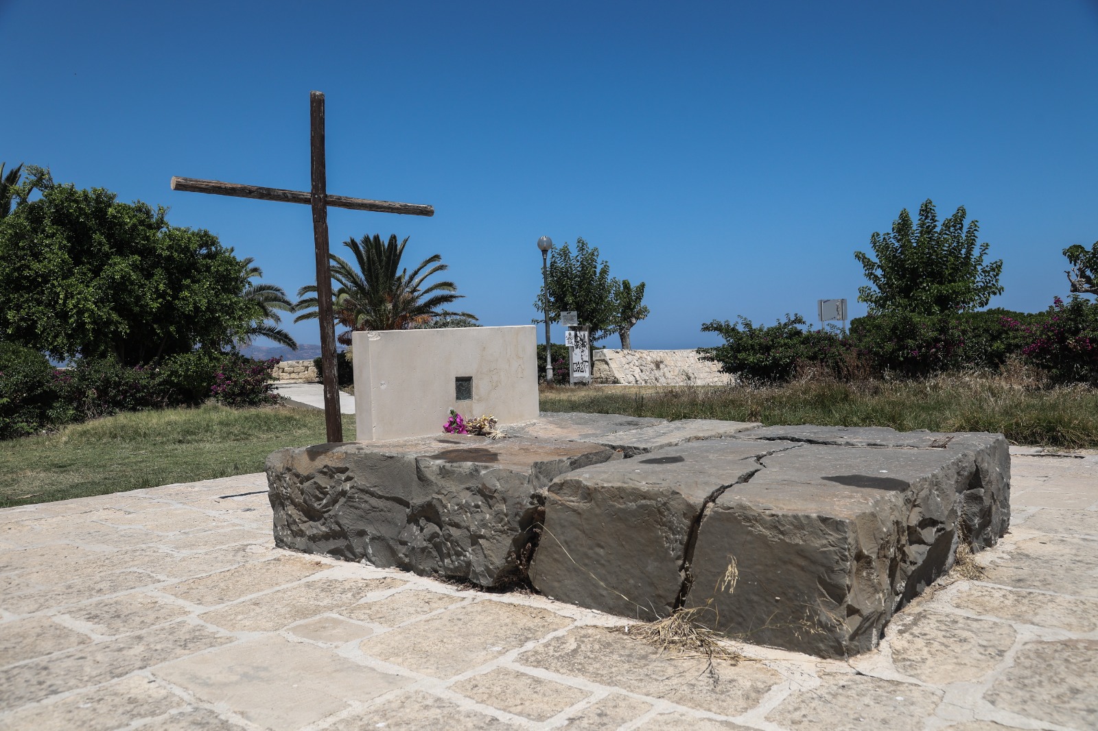 Αποκαταστάθηκε ο βανδαλισμός του τάφου του σπουδαίου Νίκου Καζαντζάκη