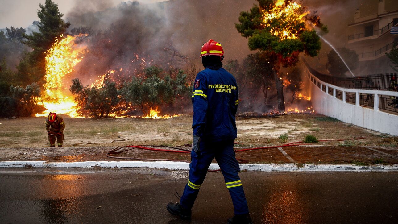 Κέρκυρα: Απειλεί σπίτια η φωτιά στον Άγ. Στέφανο – Μήνυμα του 112 για εκκένωση
