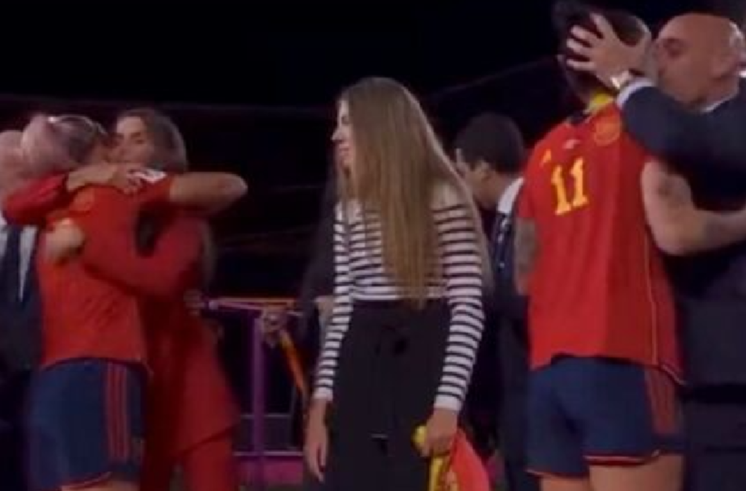 Μουντιάλ Γυναικών: Κατακραυγή για τον πρόεδρο της ισπανικής ομοσπονδίας, φίλησε παίκτρια στο στόμα