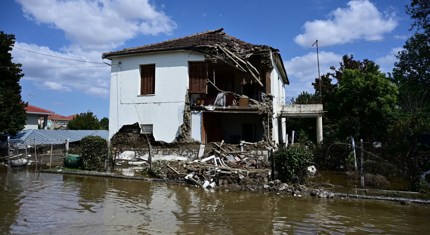 Μ. Καλύβια: Καταγγελίες για έξωση πλημμυροπαθών από ξενοδοχεία