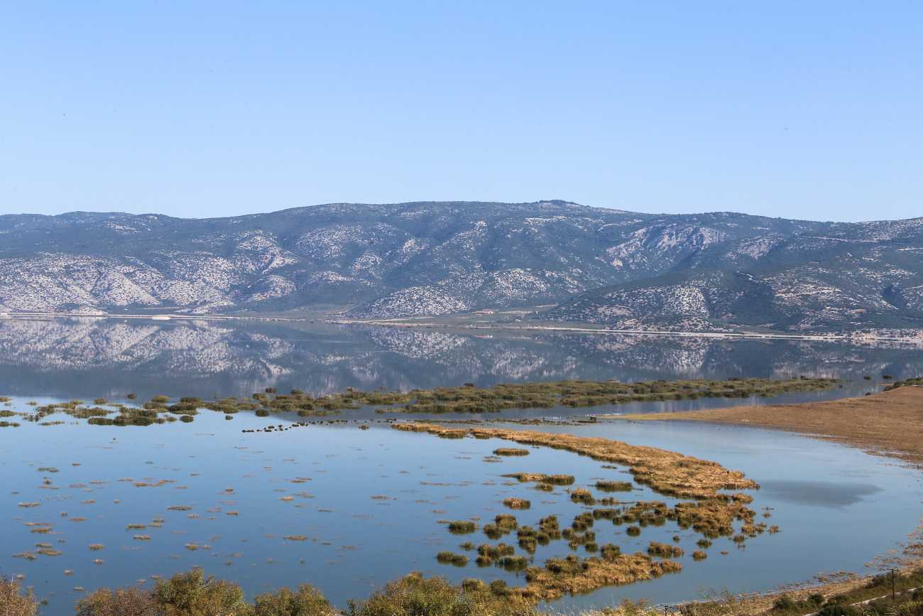 Θεσσαλία: Ανησυχία για τη λίμνη Κάρλα – Aνεβαίνει η στάθμη του νερού