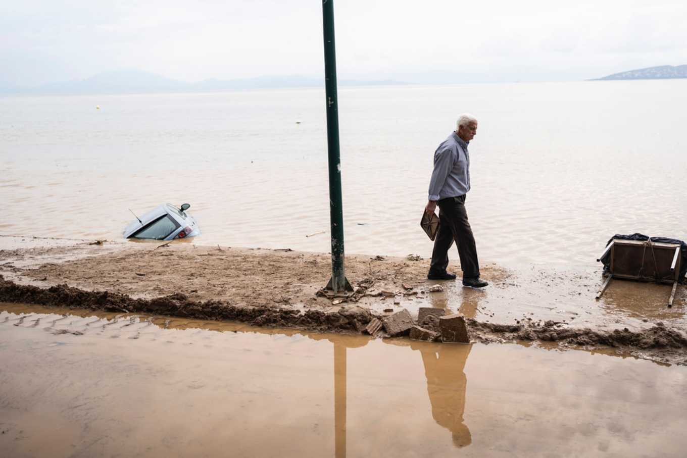 Κακοκαιρία: «Βούλιαξε» στην λάσπη ο Βόλος – Τεράστιες ζημιές και σε Λάρισα κι Εύβοια
