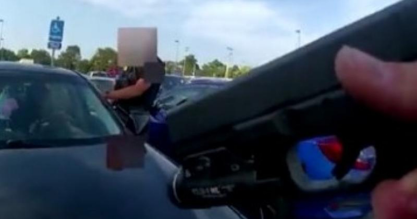ΗΠΑ: Αστυνομικός δολοφόνησε έγκυο γυναίκα επειδή δεν βγήκε από το αμάξι της (video)