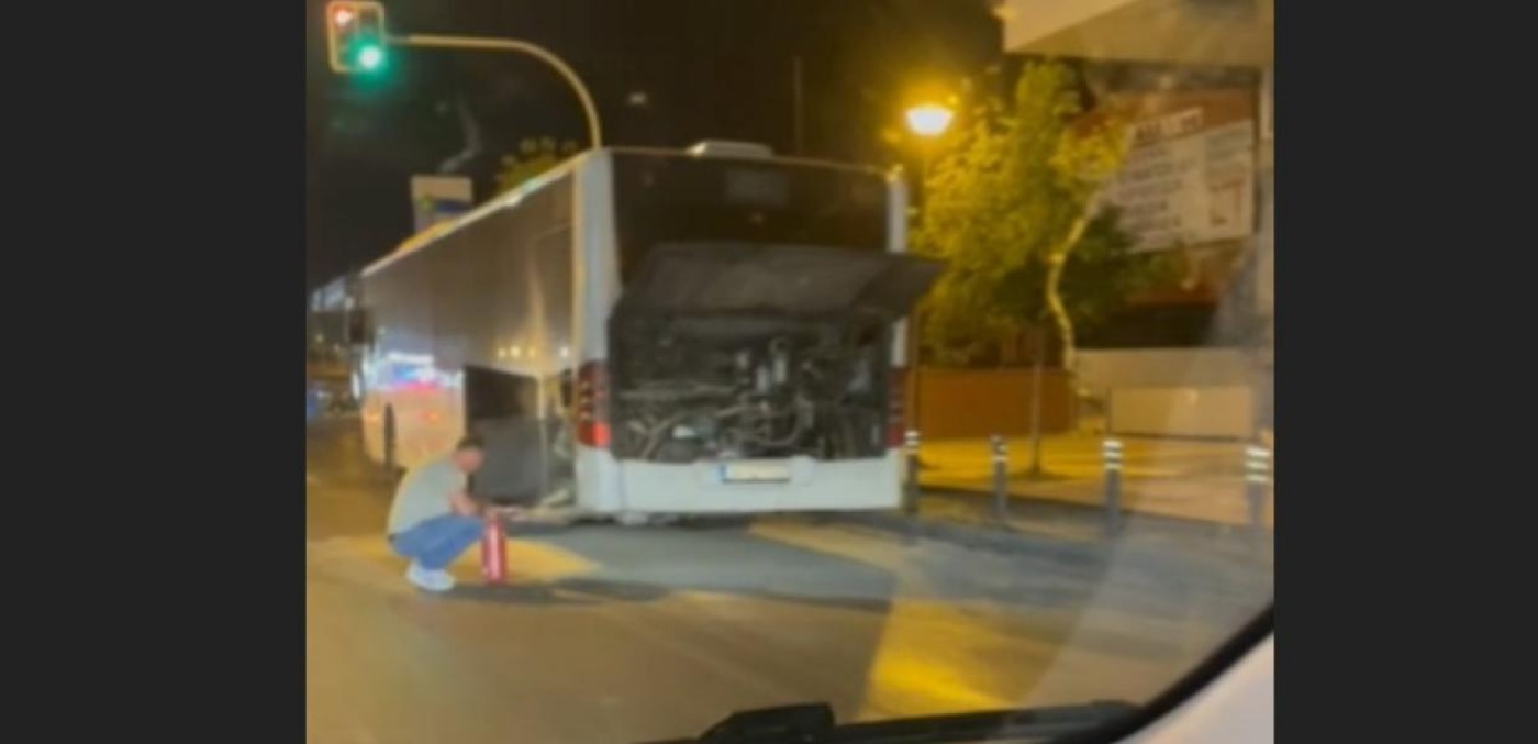 Θεσσαλονίκη: Φωτιά σε λεωφορείο – Οι επιβάτες βρίσκονταν στη στάση