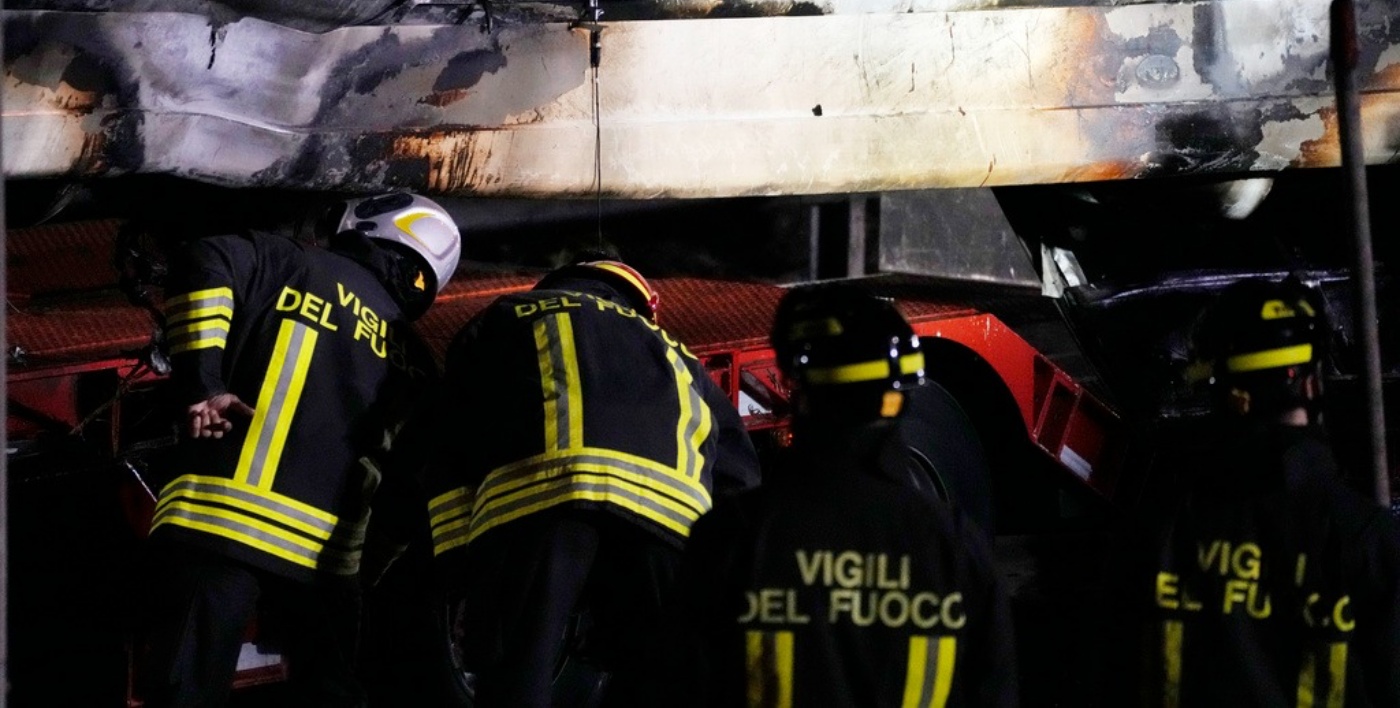 Τραγωδία στην Ιταλία: 21 νεκροί από πτώση λεωφορείου από γέφυρα