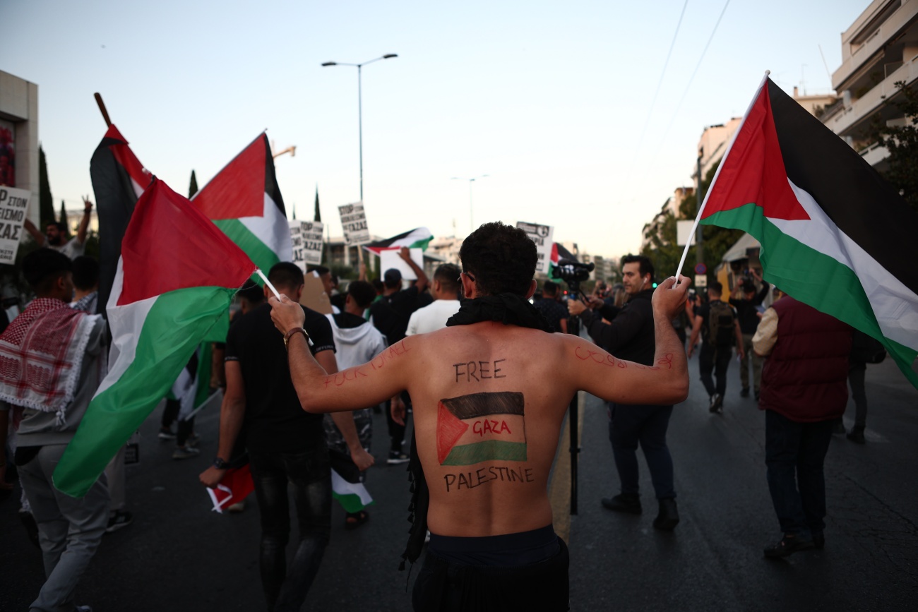 Σε εξέλιξη πορεία και συγκέντρωση αλληλεγγύης στον παλαιστινιακό λαό (photos)