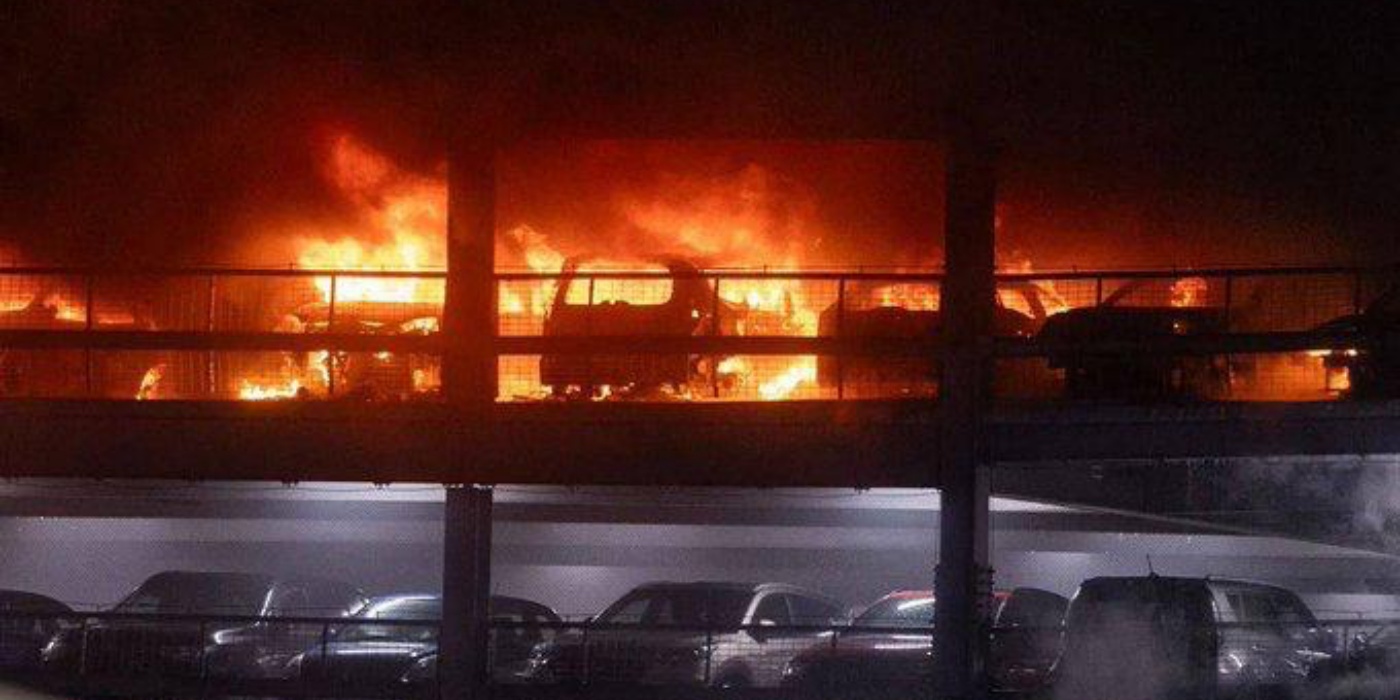 Λονδίνο: Πυρκαγιά στο αεροδρόμιο Λούτον – Ακυρώνονται όλες οι πτήσεις
