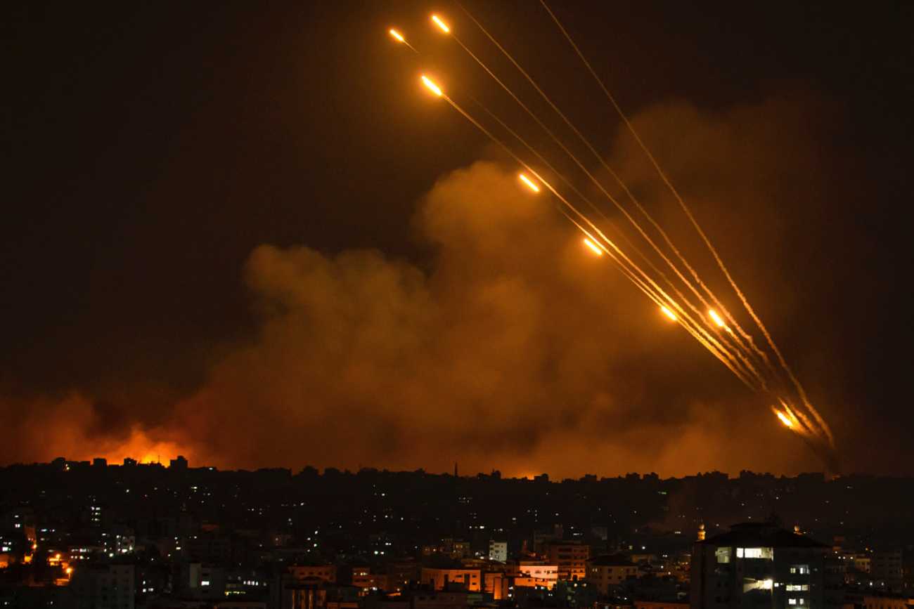Μ. Ανατολή: Πάνω από 1.100 νεκροί στον πόλεμο Ισραήλ – Χαμάς, συνεχείς βομβαρδισμοί στη Γάζα