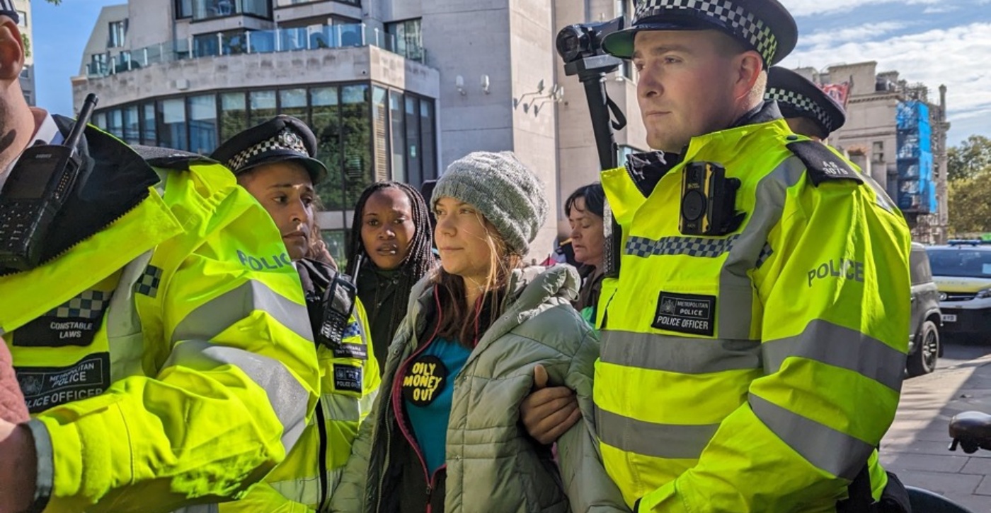 Σουηδία: Συνέλαβαν την Γκρέτα Τούνμπεργκ γιατί απέκλεισε την είσοδο του κοινοβουλίου
