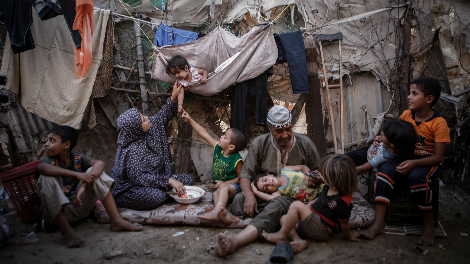Γάζα: Επεκτείνονται οι επιθέσεις σε καταυλισμούς προσφύγων – Νέες προειδοποιήσεις για τους αμάχους