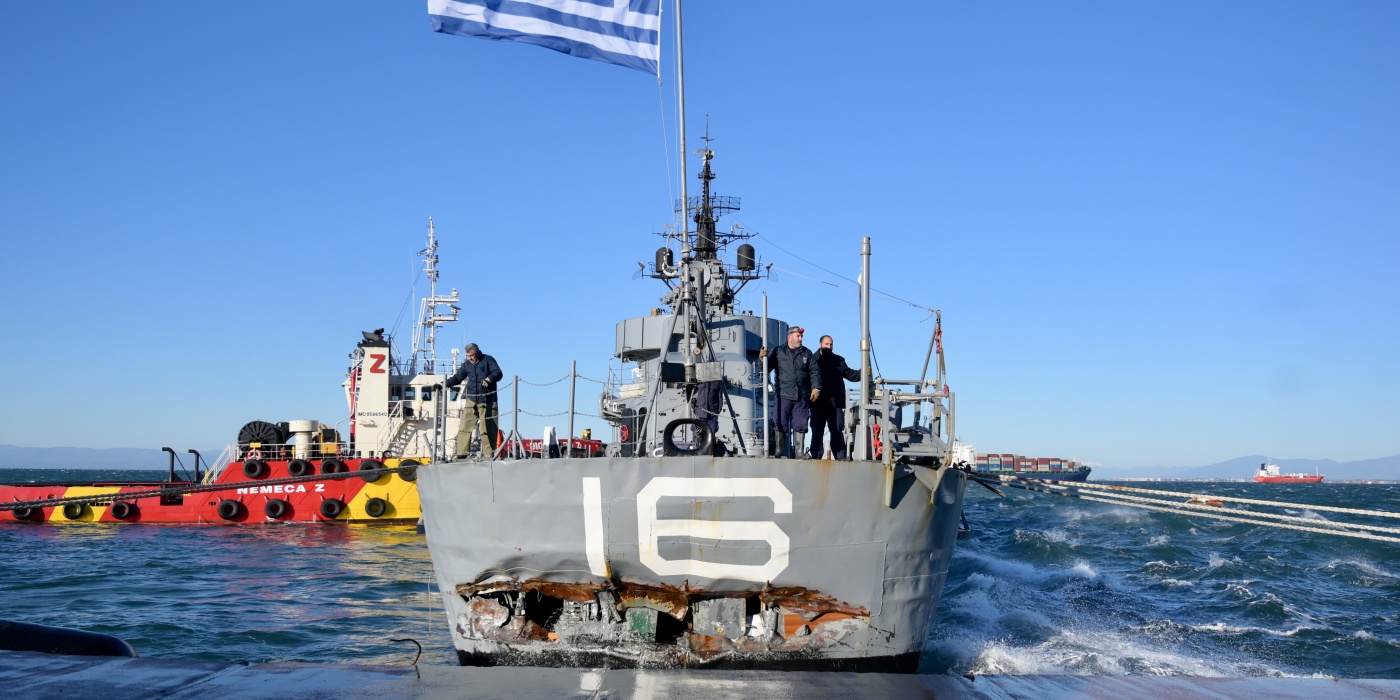 Θεσσαλονίκη: Έτοιμο να βυθιστεί το “Βέλος”