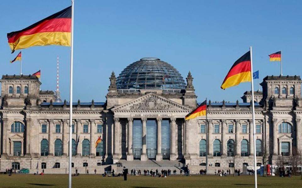 Γερμανία: «Πάγωμα» δαπανών για να βρεθούν 60 δισ. ευρώ – Απειλή ύφεσης για τη γερμανική οικονομία