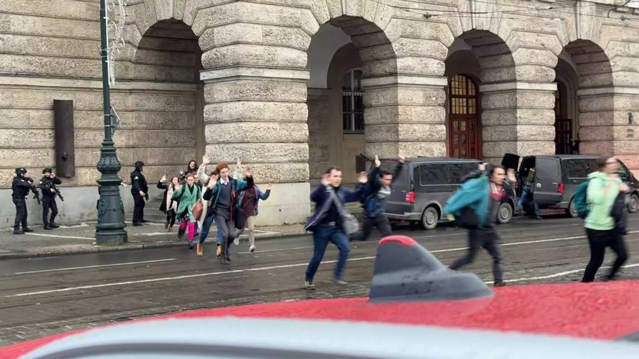 Πυροβολισμοί σε Πανεπιστήμιο στο κέντρο της Πράγας – Αναφορές για νεκρούς και τραυματίες