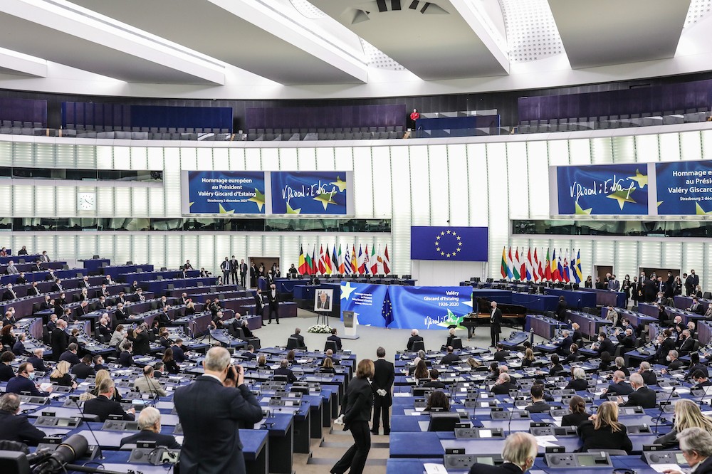Ευρωπαϊκό Κοινοβούλιο: Προτείνει νέους κανόνες για τις καταχρηστικές μηνύσεις κατά δημοσιογράφων