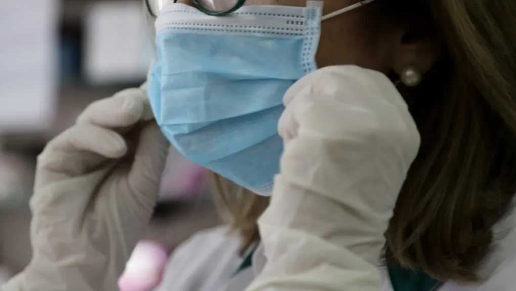 Κορονοϊός: Συστάσεις για χρήση μάσκας σε κλειστούς χώρους, νοσοκομεία και ΜΜΜ