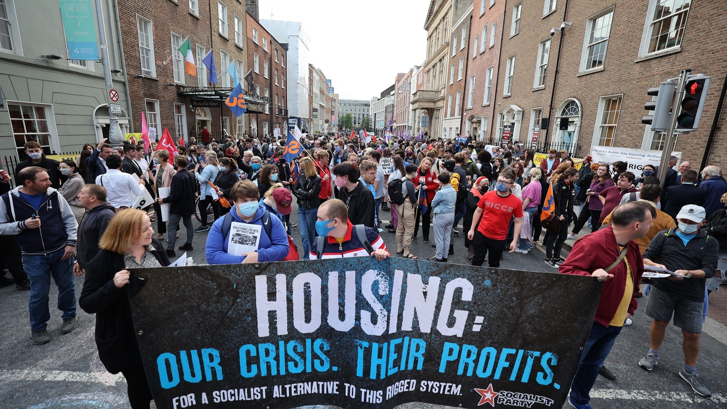 Ιρλανδία: Όταν η στεγαστική κρίση εργαλειοποιείται από την ακροδεξιά και τη ρητορική μίσους