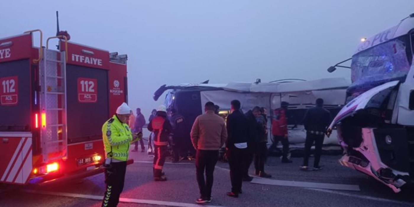 Tουρκία: Φονική σύγκρουση φορτηγού με λεωφορείο με τουλάχιστον 4 νεκρούς και 36 τραυματίες