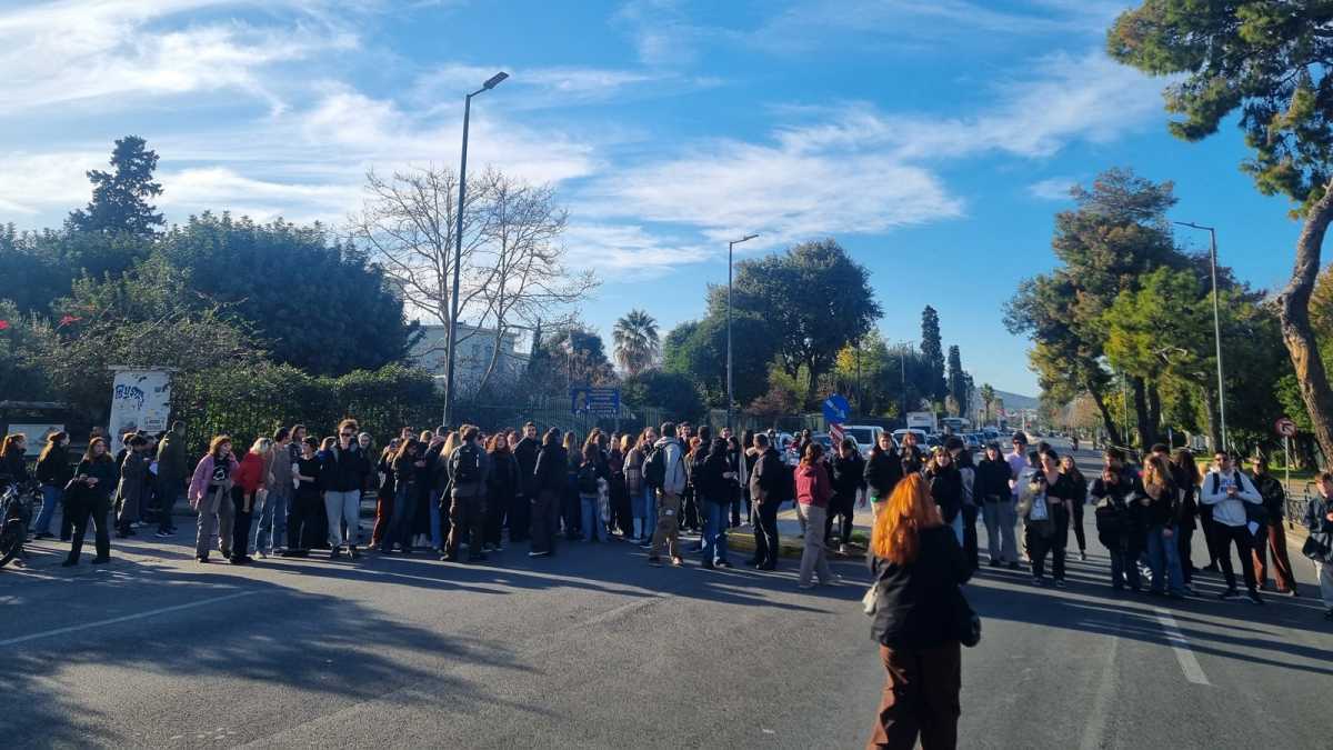 Γεωπονικό: Φοιτητές απέκλεισαν συμβολικά την Ιερά Οδό ενάντια στα ιδιωτικά πανεπιστήμια