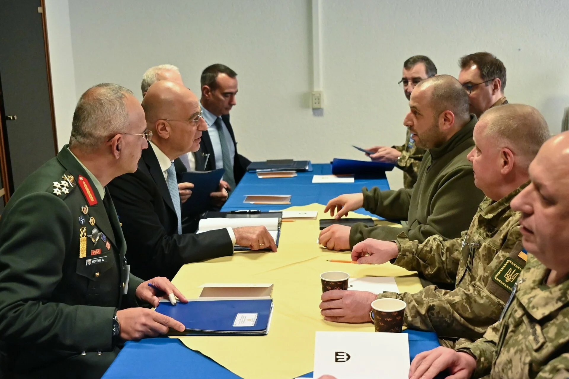 Δένδιας: Συνάντηση με τον Ουκρανό υπουργό Άμυνας για την ελληνική στρατιωτική βοήθεια στο Κίεβο
