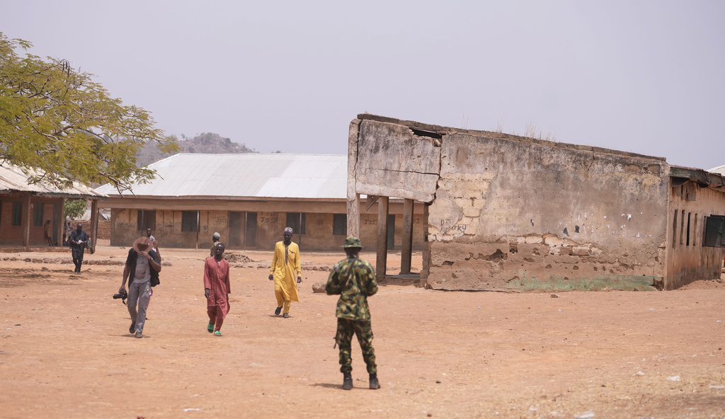 Νιγηρία: Ο στρατός αναζητά στη ζούγκλα τους 300 μαθητές που απήχθησαν από ενόπλους