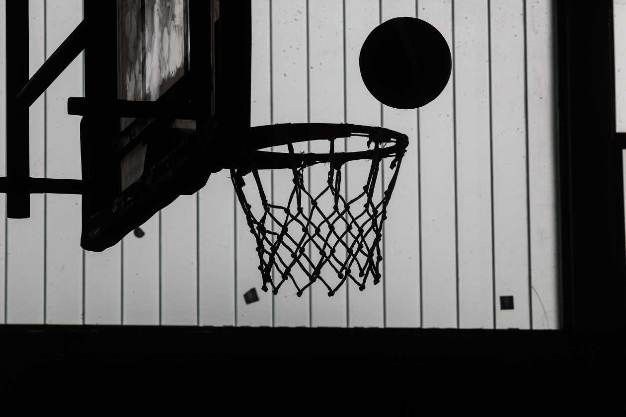 Περιστέρι: Kαταγγελία εις βάρος Αμερικανού μπασκετμπολίστα για ενδοοικογενειακή βία