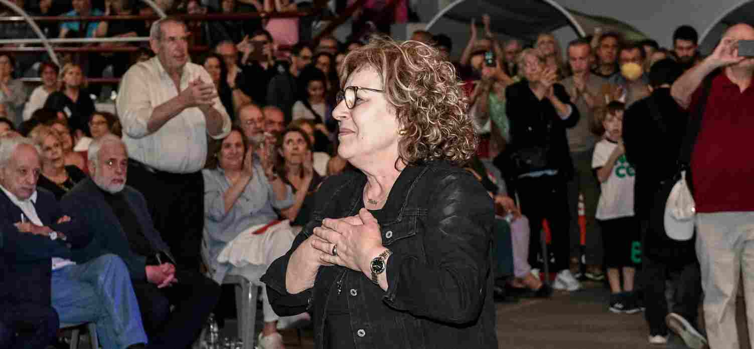 Μάγδα Φύσσα: Η Μαρία Φαραντούρη της αφιέρωσε το «Γελαστό Παιδί» – Συγκίνηση στη συναυλία του ΚΚΕ